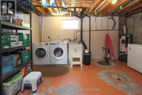 950 Silverdale Road, Peterborough, ON - Indoor Photo Showing Laundry Room