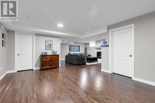 25 Rosewood Dr, Quinte West, ON - Indoor Photo Showing Living Room