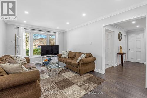 854 Stargazer Drive, Mississauga, ON - Indoor Photo Showing Living Room