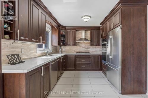 854 Stargazer Drive, Mississauga, ON - Indoor Photo Showing Kitchen With Upgraded Kitchen