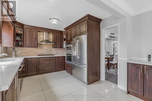 854 Stargazer Drive, Mississauga, ON - Indoor Photo Showing Kitchen With Double Sink