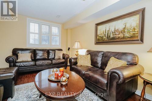 3358 C Kingston Rd, Toronto, ON - Indoor Photo Showing Living Room