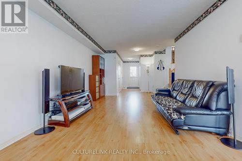 32 Clandfield St, Markham, ON - Indoor Photo Showing Living Room