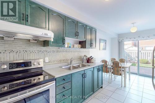 32 Clandfield St, Markham, ON - Indoor Photo Showing Kitchen With Double Sink