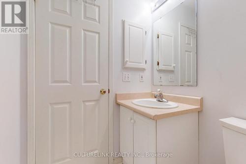 32 Clandfield St, Markham, ON - Indoor Photo Showing Bathroom