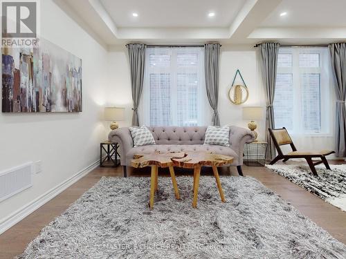 68 Kentledge Avenue, East Gwillimbury, ON - Indoor Photo Showing Living Room