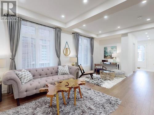 68 Kentledge Avenue, East Gwillimbury, ON - Indoor Photo Showing Living Room