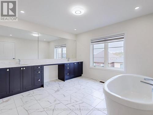 68 Kentledge Avenue, East Gwillimbury, ON - Indoor Photo Showing Bathroom