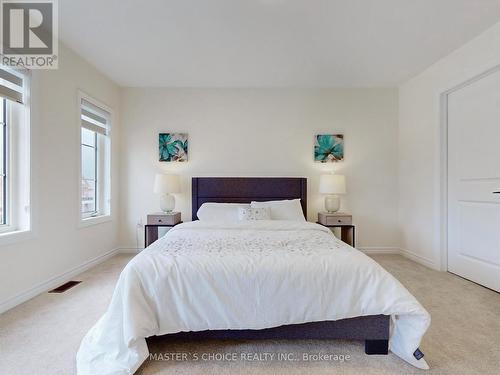 68 Kentledge Avenue, East Gwillimbury, ON - Indoor Photo Showing Bedroom