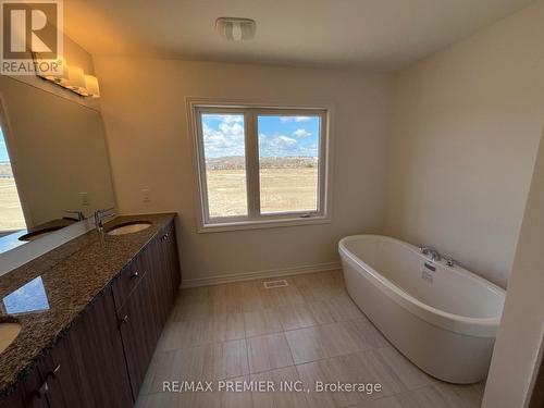 2 Kingsbury Trail, Barrie, ON - Indoor Photo Showing Bathroom