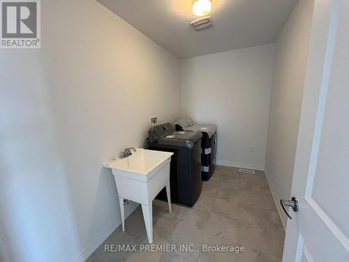 2 Kingsbury Trail, Barrie, ON - Indoor Photo Showing Laundry Room