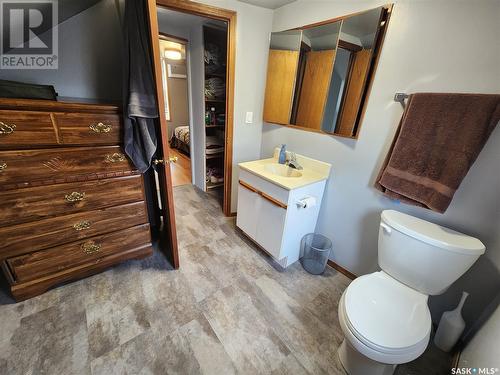 214 Government Road S, Weyburn, SK - Indoor Photo Showing Bathroom