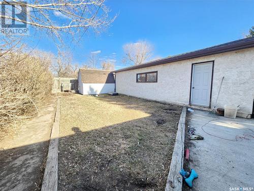 214 Government Road S, Weyburn, SK - Outdoor