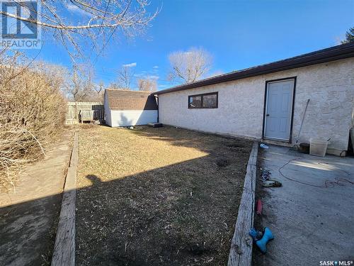 214 Government Road S, Weyburn, SK - Outdoor