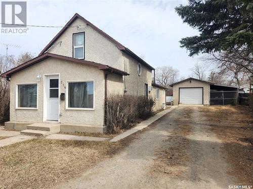 214 Government Road S, Weyburn, SK - Outdoor