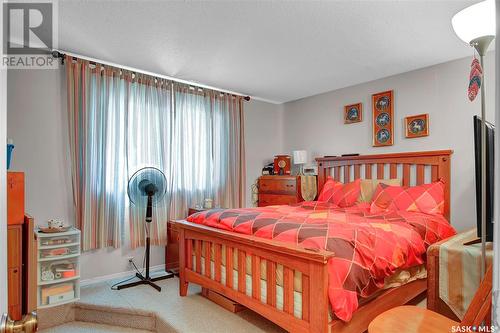 14 Mossing Bay, Regina, SK - Indoor Photo Showing Bedroom