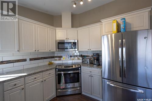 853 Madsen Place, Prince Albert, SK - Indoor Photo Showing Kitchen With Stainless Steel Kitchen
