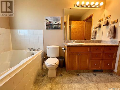 516 Brownlee Street, Morse, SK - Indoor Photo Showing Bathroom