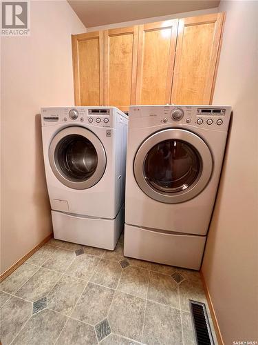 516 Brownlee Street, Morse, SK - Indoor Photo Showing Laundry Room
