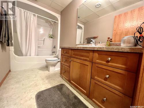 516 Brownlee Street, Morse, SK - Indoor Photo Showing Bathroom