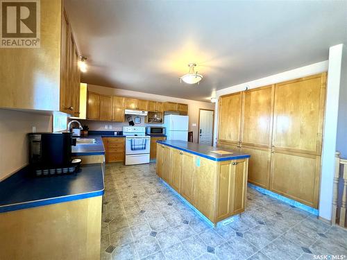 516 Brownlee Street, Morse, SK - Indoor Photo Showing Kitchen With Double Sink