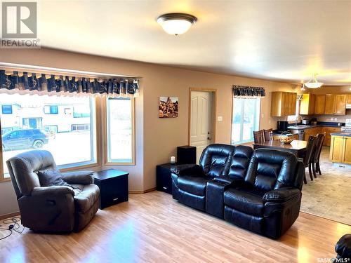 516 Brownlee Street, Morse, SK - Indoor Photo Showing Living Room