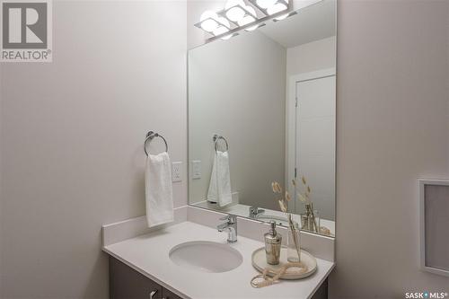 146 Taube Avenue, Saskatoon, SK - Indoor Photo Showing Bathroom