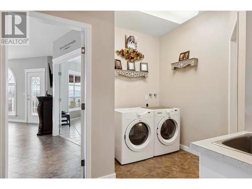 5795 Dixon Dam Road, Vernon, BC - Indoor Photo Showing Laundry Room