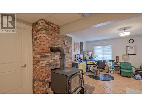 5286 Huston Road, Peachland, BC - Indoor With Fireplace