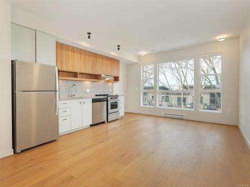 402-629 Speed Ave, Victoria, BC - Indoor Photo Showing Kitchen With Stainless Steel Kitchen