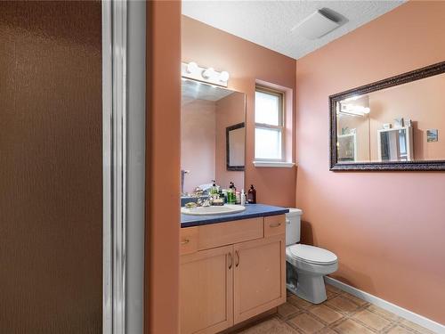151-1680 Country Rd, Qualicum Beach, BC - Indoor Photo Showing Bathroom