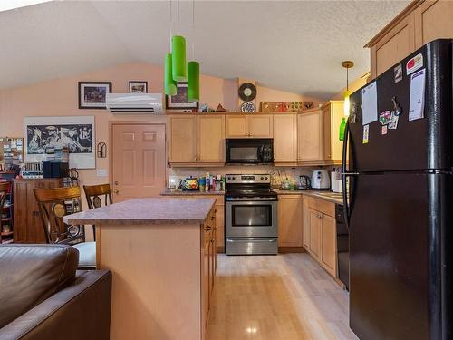 151-1680 Country Rd, Qualicum Beach, BC - Indoor Photo Showing Kitchen