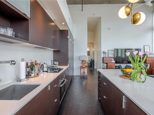 209-770 Fisgard St, Victoria, BC - Indoor Photo Showing Kitchen With Upgraded Kitchen