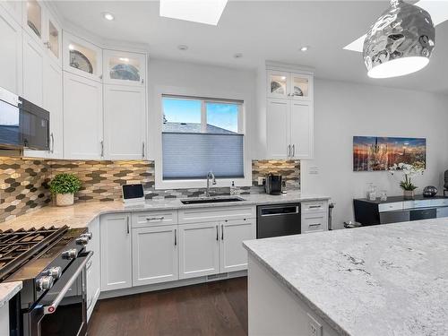 9814 Napier Pl, Chemainus, BC - Indoor Photo Showing Kitchen With Upgraded Kitchen