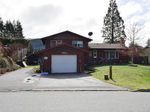 621 Dogwood Dr, Gold River, BC - Outdoor