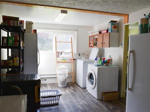 621 Dogwood Dr, Gold River, BC - Indoor Photo Showing Laundry Room