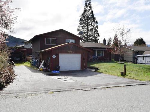 621 Dogwood Dr, Gold River, BC - Outdoor