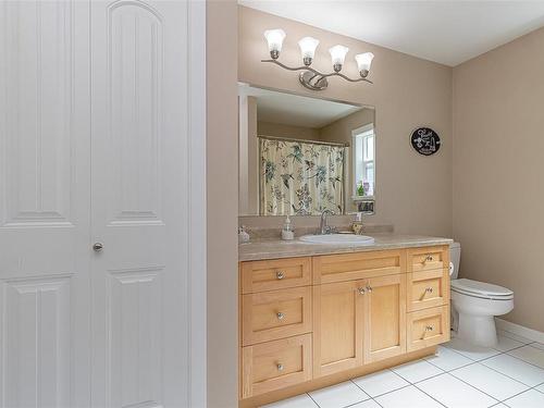 284 Applegreen Ave, Nanaimo, BC - Indoor Photo Showing Bathroom
