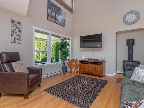 284 Applegreen Ave, Nanaimo, BC - Indoor Photo Showing Living Room