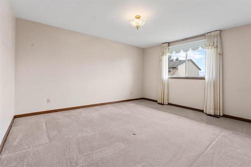 93 Richmond Street, Thorold, ON - Indoor Photo Showing Other Room