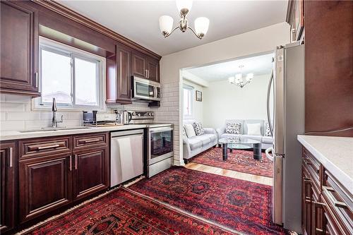 22 Crown Court, Hamilton, ON - Indoor Photo Showing Kitchen With Double Sink