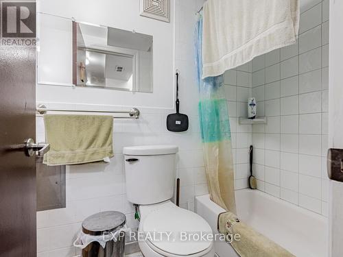 654 Crawford Street, Toronto, ON - Indoor Photo Showing Bathroom