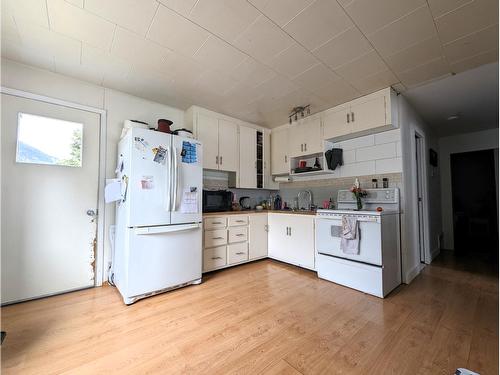 1011 Gordon Street, Nelson, BC - Indoor Photo Showing Kitchen