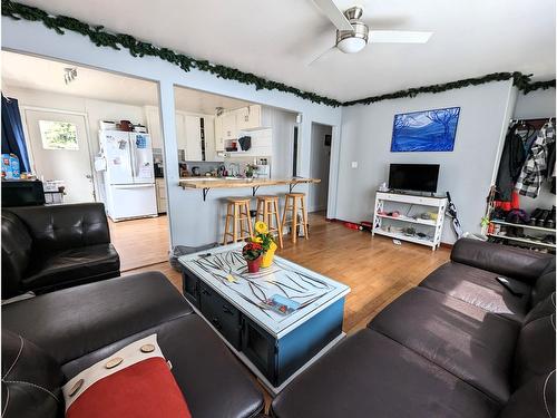 1011 Gordon Street, Nelson, BC - Indoor Photo Showing Living Room