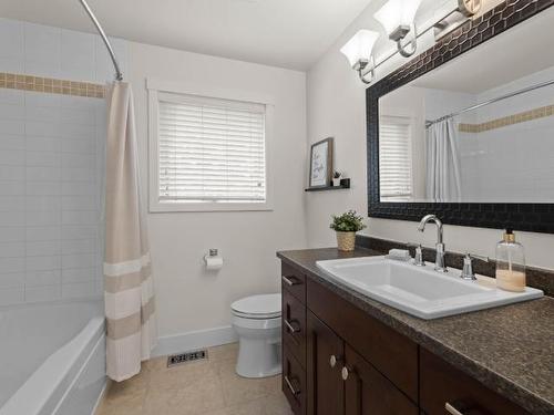 2010 Glenmohr Drive, Kamloops, BC - Indoor Photo Showing Bathroom