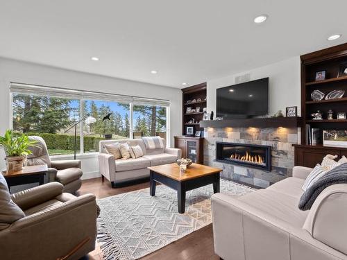 2010 Glenmohr Drive, Kamloops, BC - Indoor Photo Showing Living Room With Fireplace