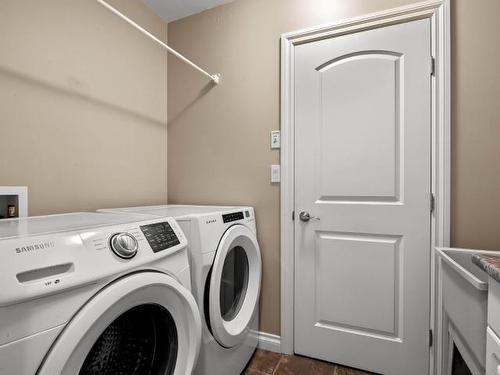 925 Stagecoach Drive, Kamloops, BC - Indoor Photo Showing Laundry Room