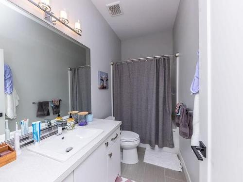 2170 Crosshill Drive, Kamloops, BC - Indoor Photo Showing Bathroom