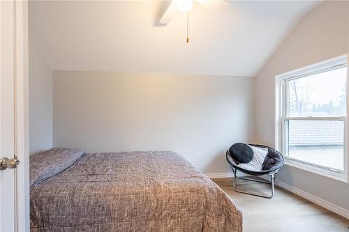163 Florence Street, Hamilton, ON - Indoor Photo Showing Bedroom