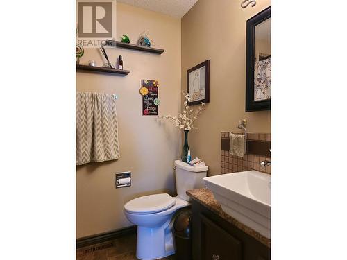 420 Mccurdy Road, Kelowna, BC - Indoor Photo Showing Bathroom